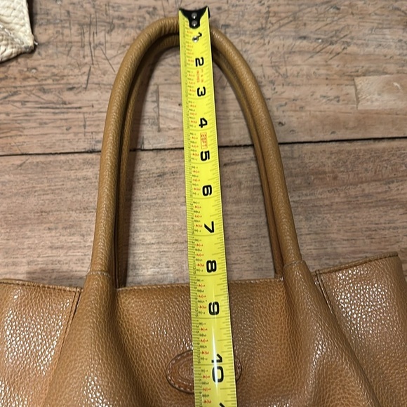 Vintage Tod’s Camel Leather Shoulder Bag – Perfect Fall Neutral - Picture 12 of 14